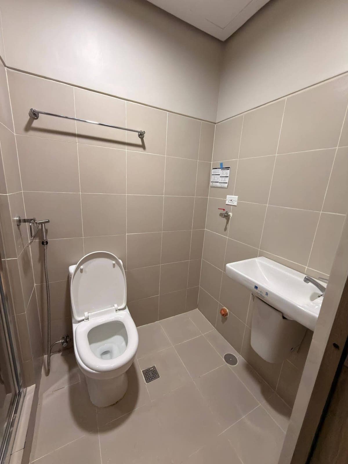 FOR RENT SEMI FURNISHED UNIT‼️ - photo 13