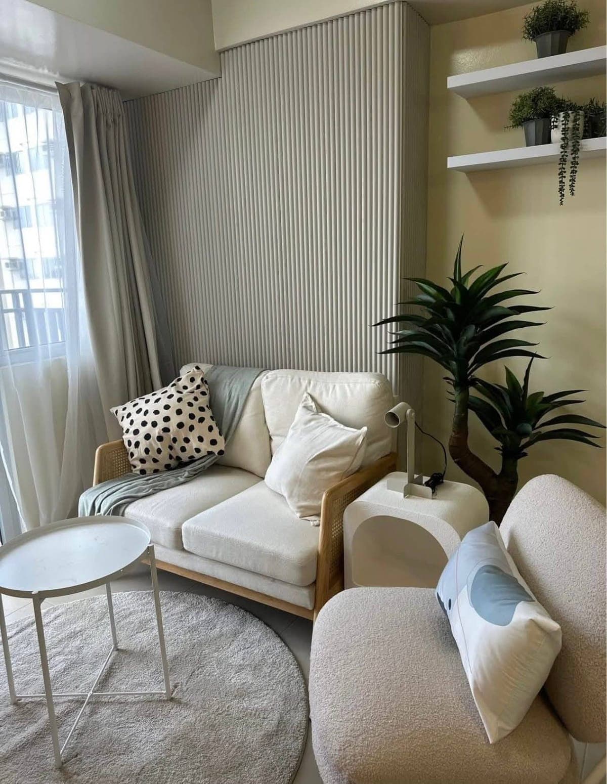 Rush Condo Fo Rent 2BR with Balcony for Rent – Avida Towers Sola - photo 1