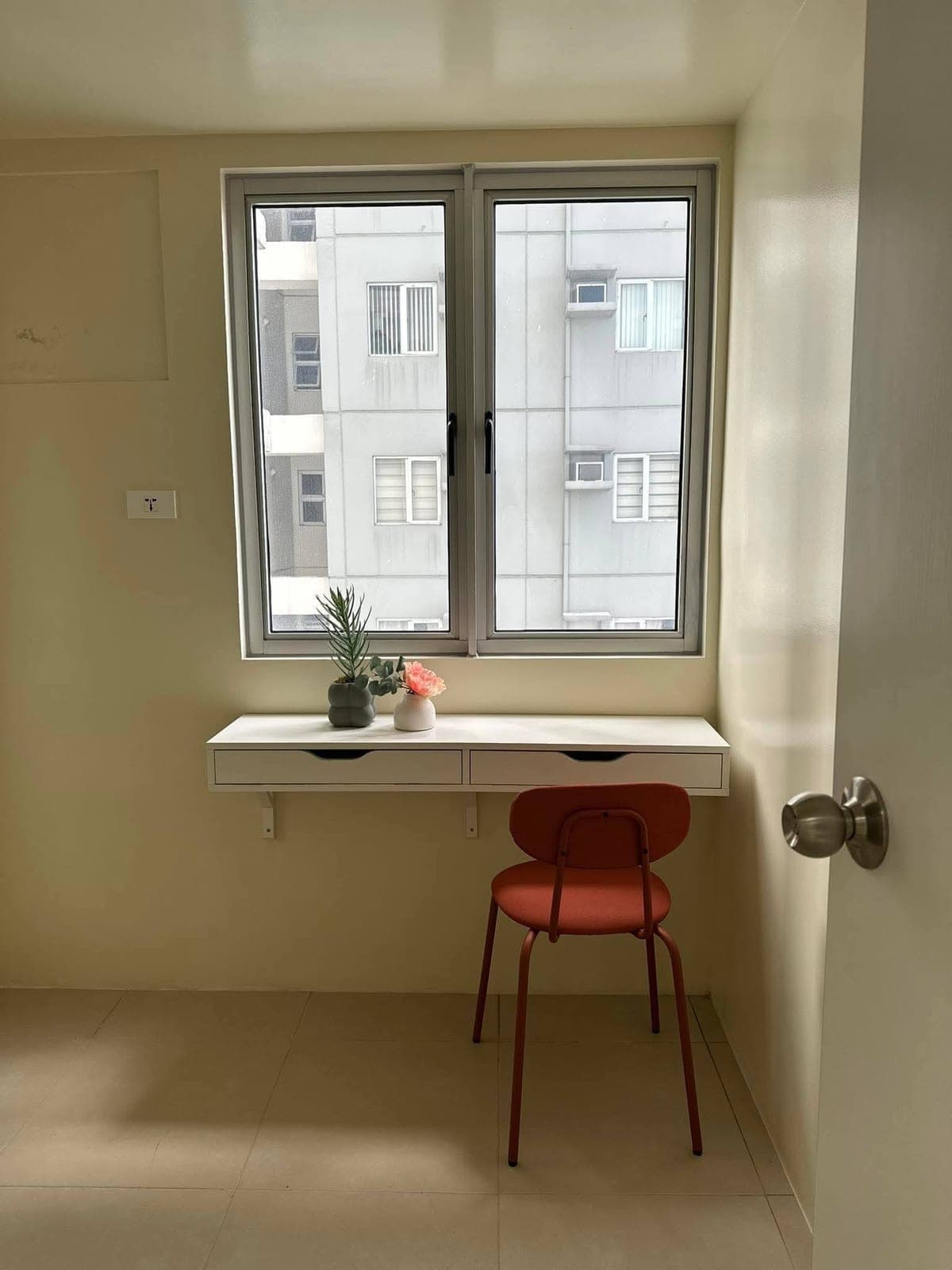 Rush Condo Fo Rent 2BR with Balcony for Rent – Avida Towers Sola - photo 2