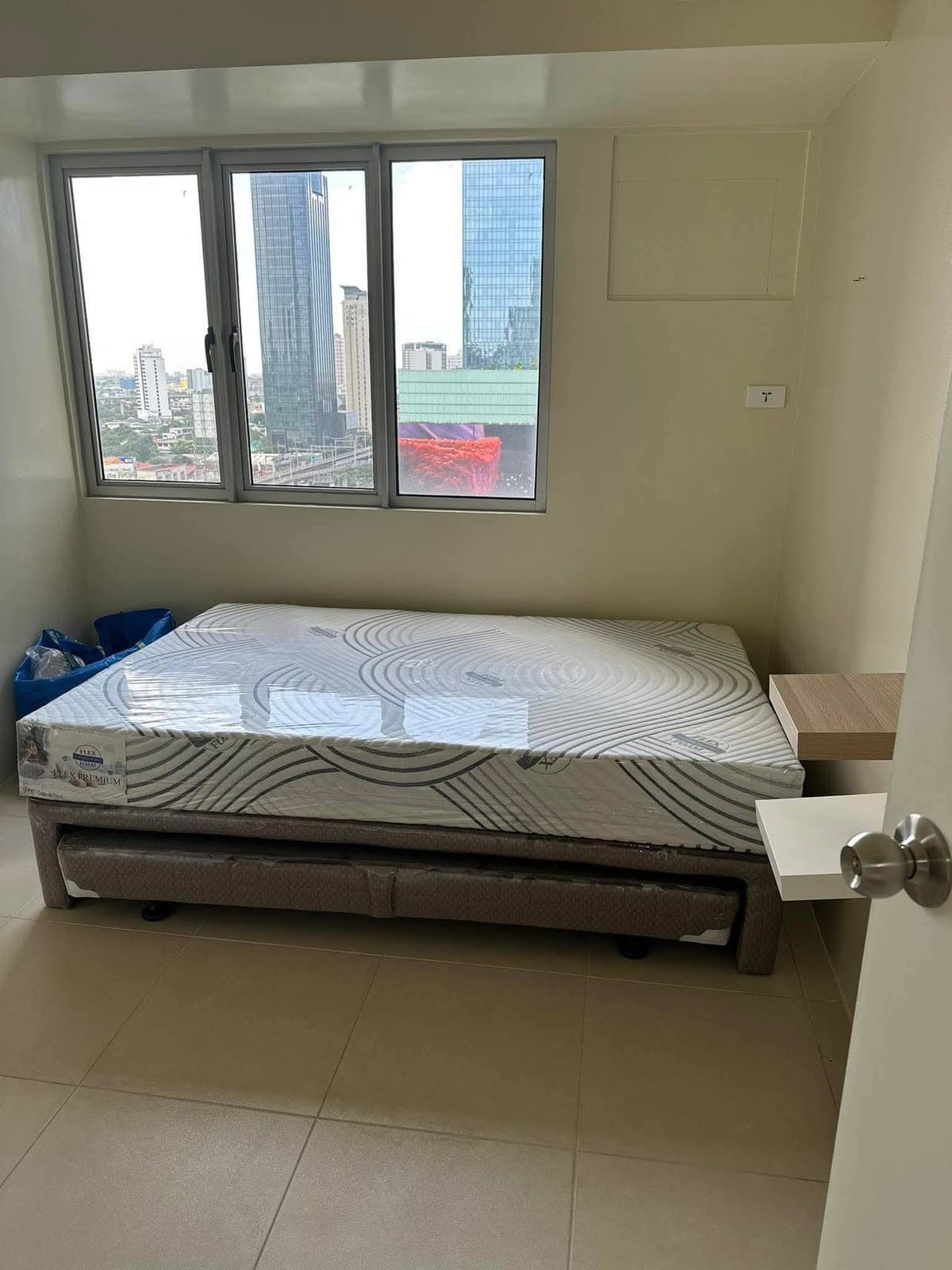 Rush Condo Fo Rent 2BR with Balcony for Rent – Avida Towers Sola - photo 9