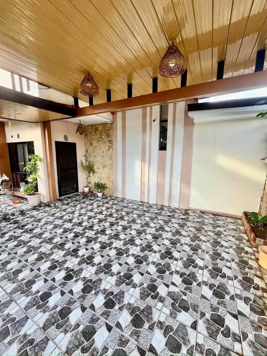 Partially Furnished  Single Detached House for RENT - photo 2