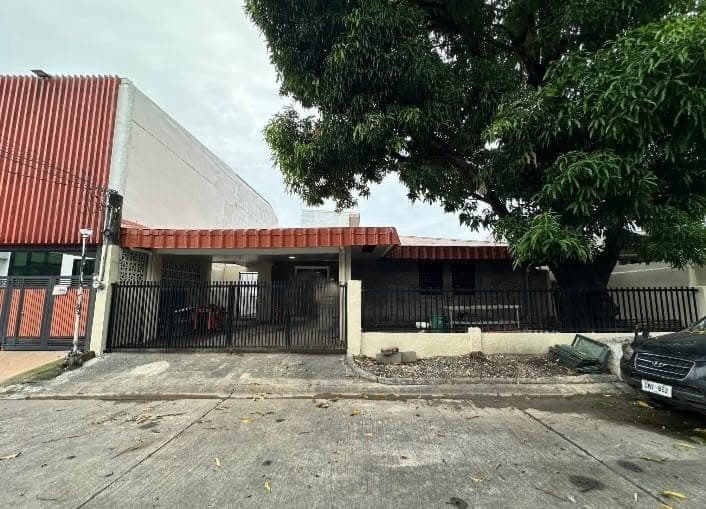 Newly Renovated Bungalow for Rent  in BF Homes  Paranaque City P 50,000 per month - photo 3