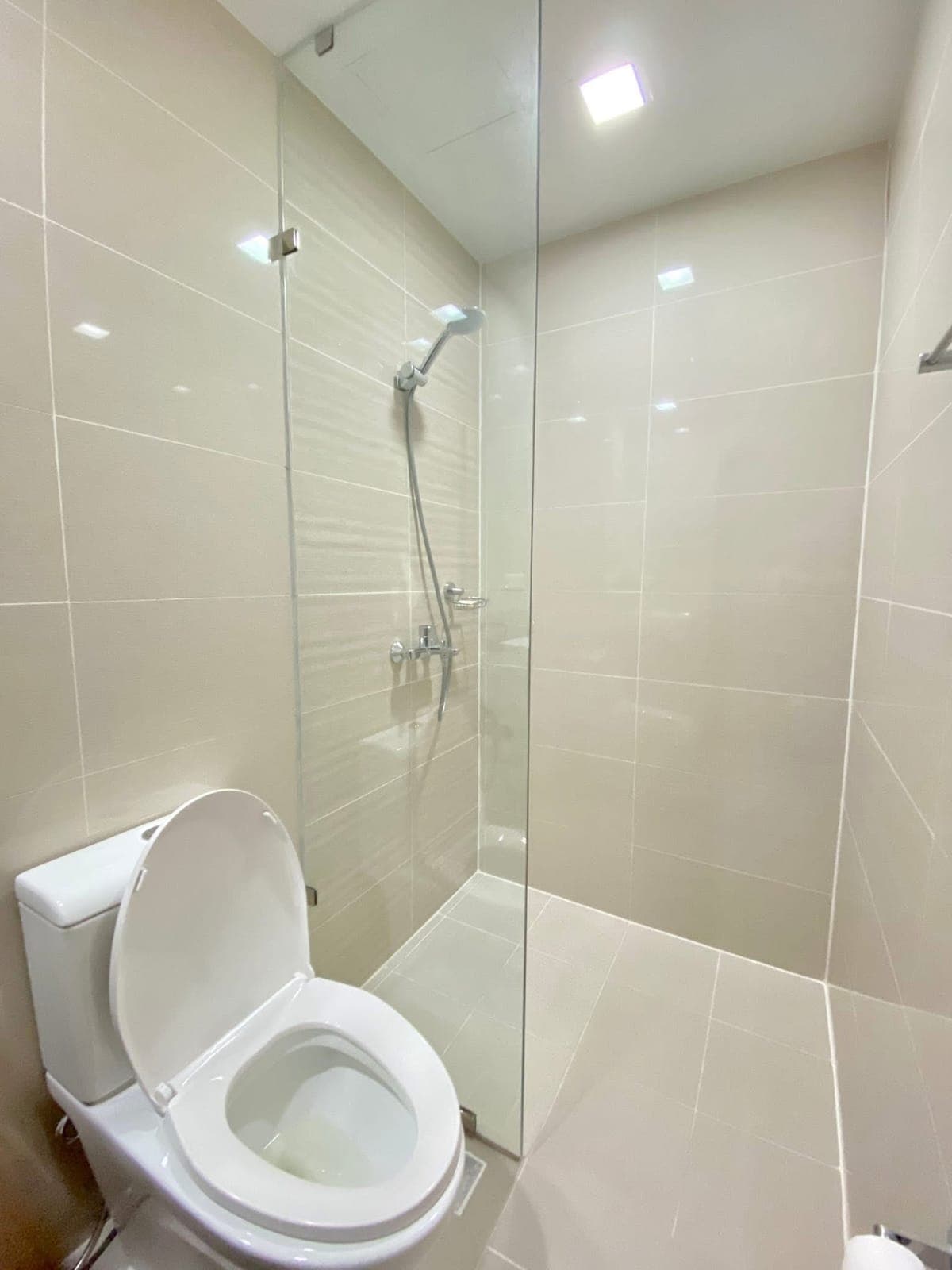 FOR RENT – Luxury 1BR Condo in Eastwood City - photo 1