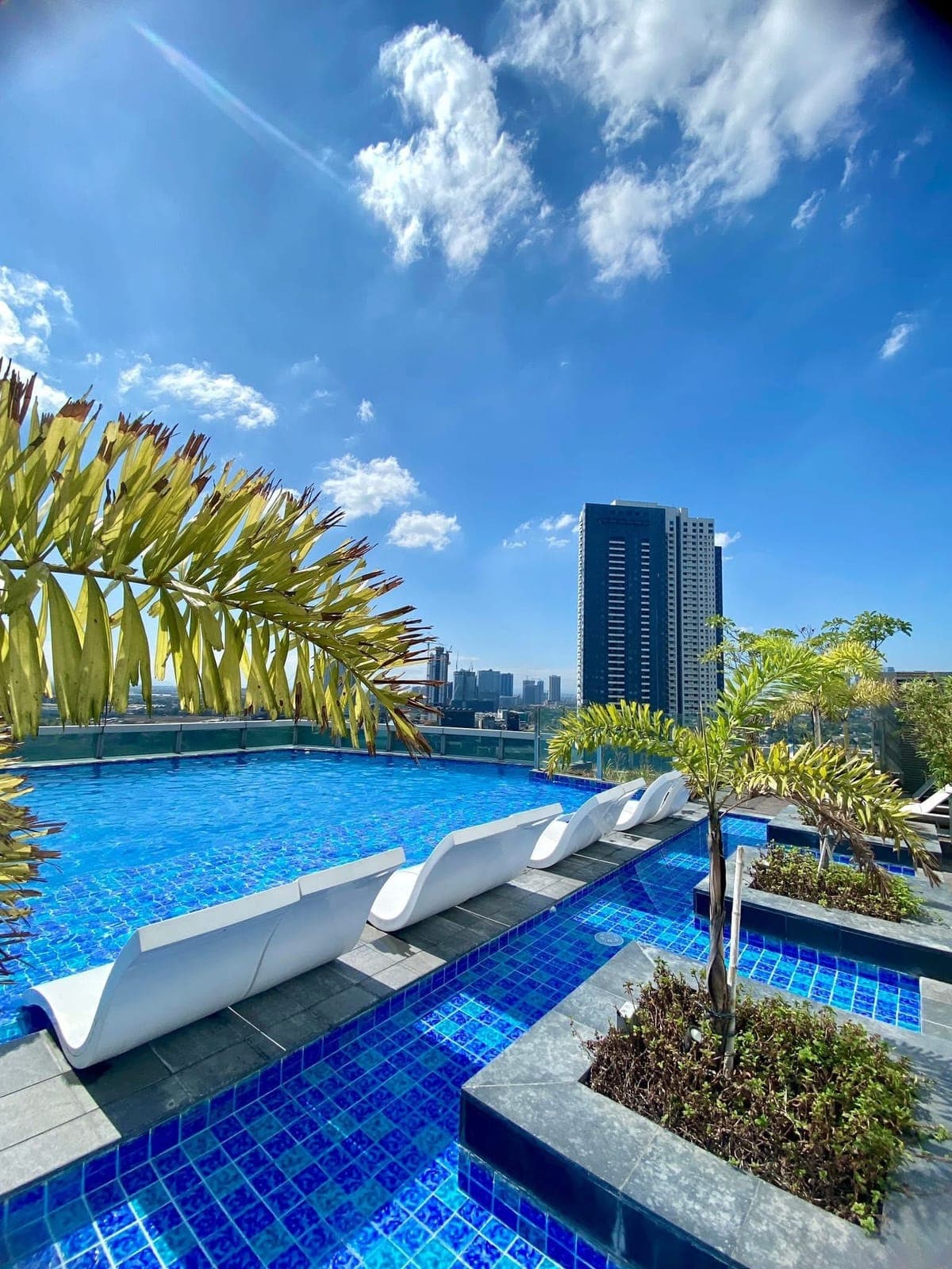 FOR RENT – Luxury 1BR Condo in Eastwood City - photo 2