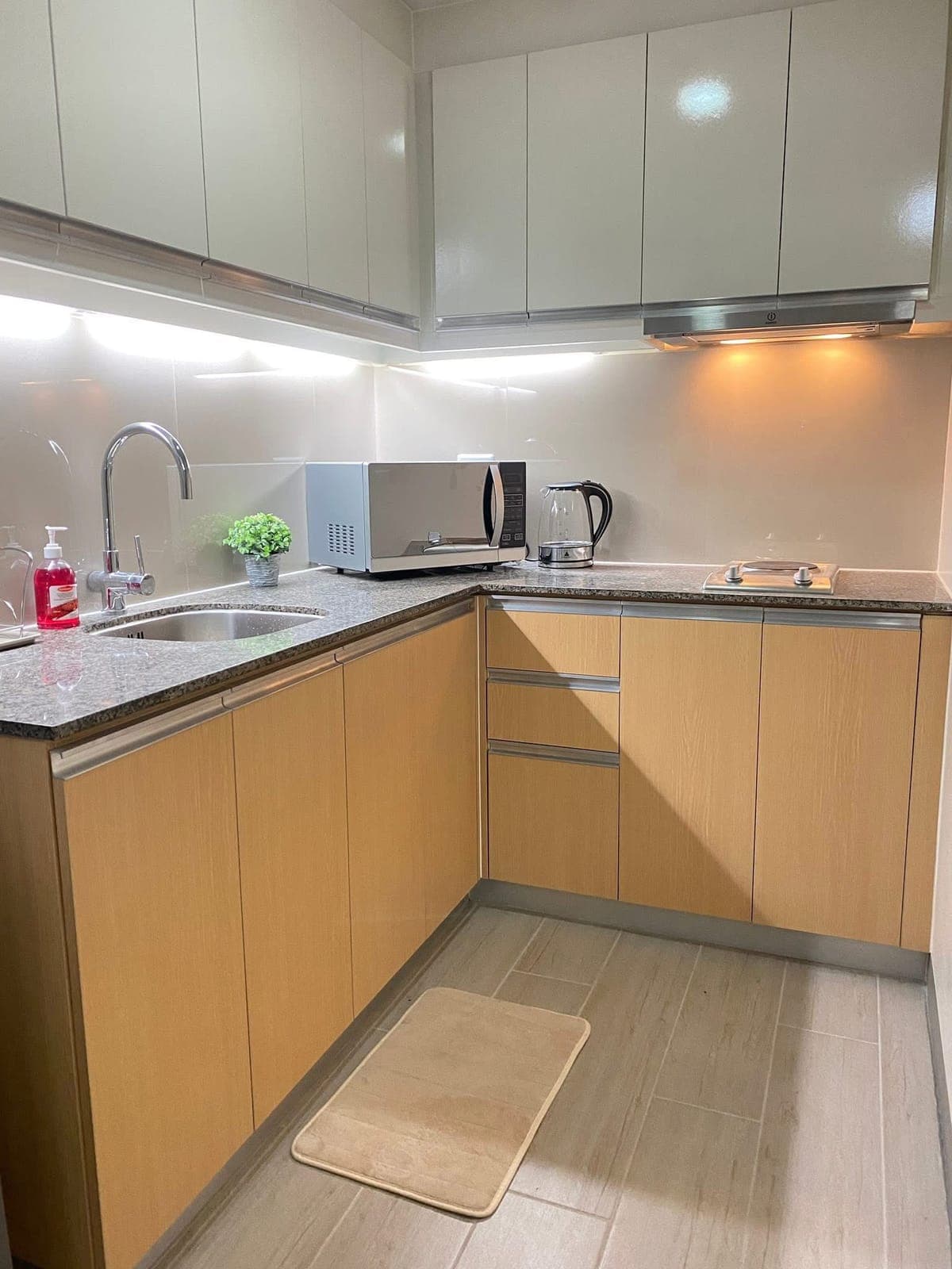 FOR RENT – Luxury 1BR Condo in Eastwood City - photo 6