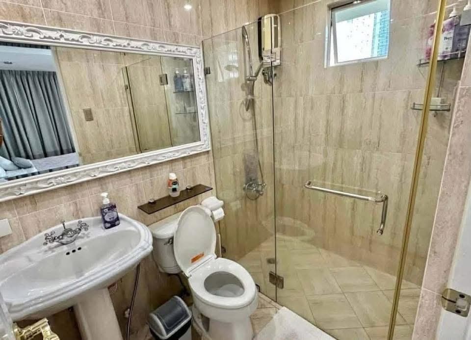 ₱65K MONTHLY‼️| LUXURY 2BR WITH PARKING AT SEIBU TOWER BGC. - photo 10