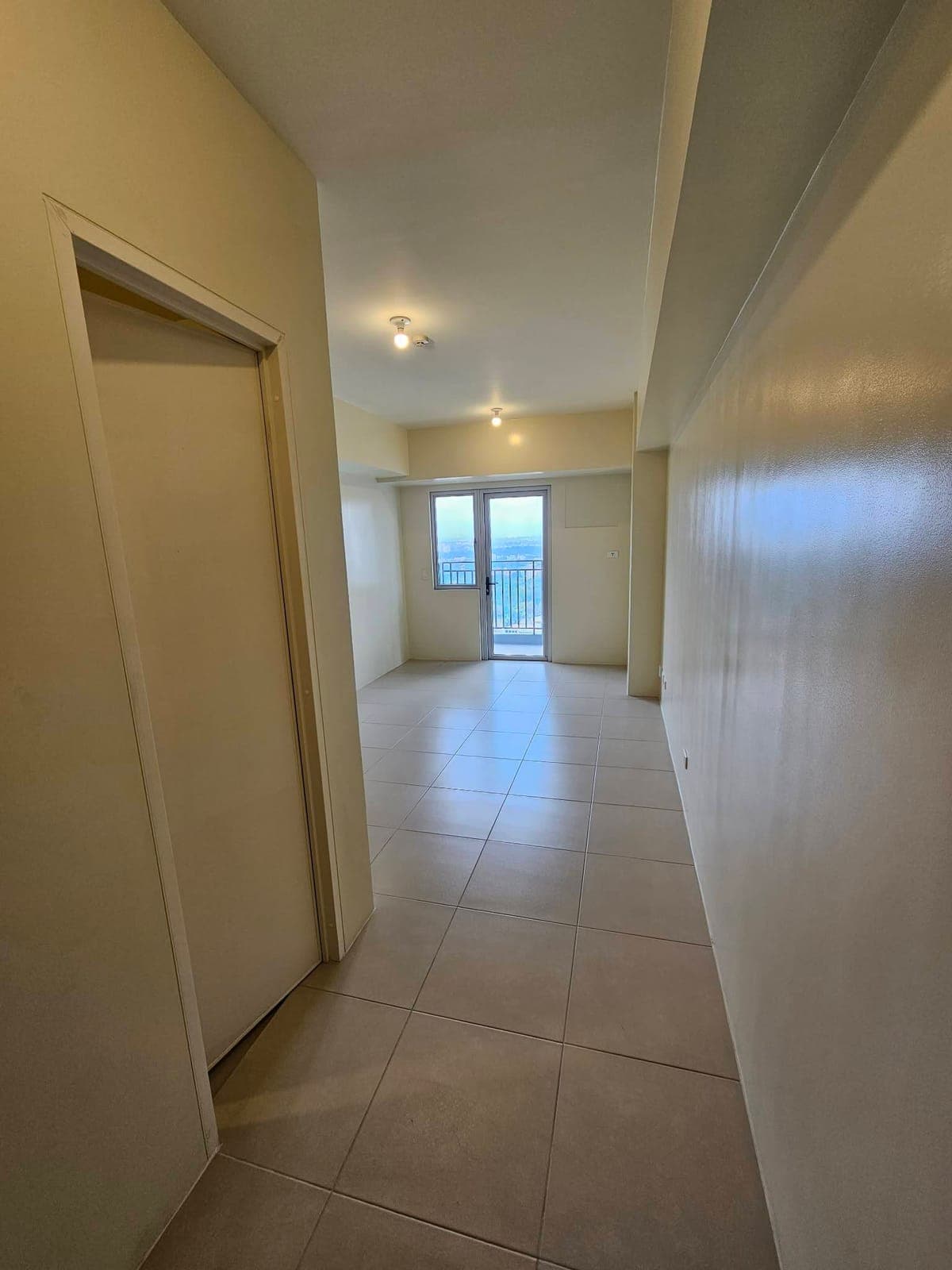 For Rent : Sola 2 Brandnew Studio bare unit with balcony - photo 2