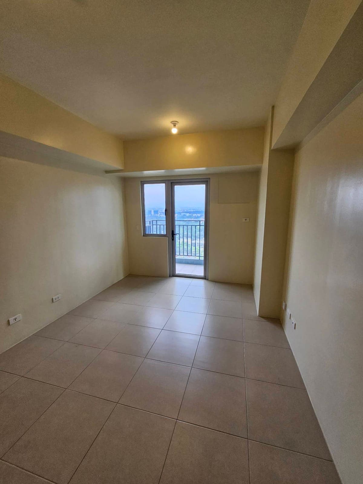 For Rent : Sola 2 Brandnew Studio bare unit with balcony - photo 3