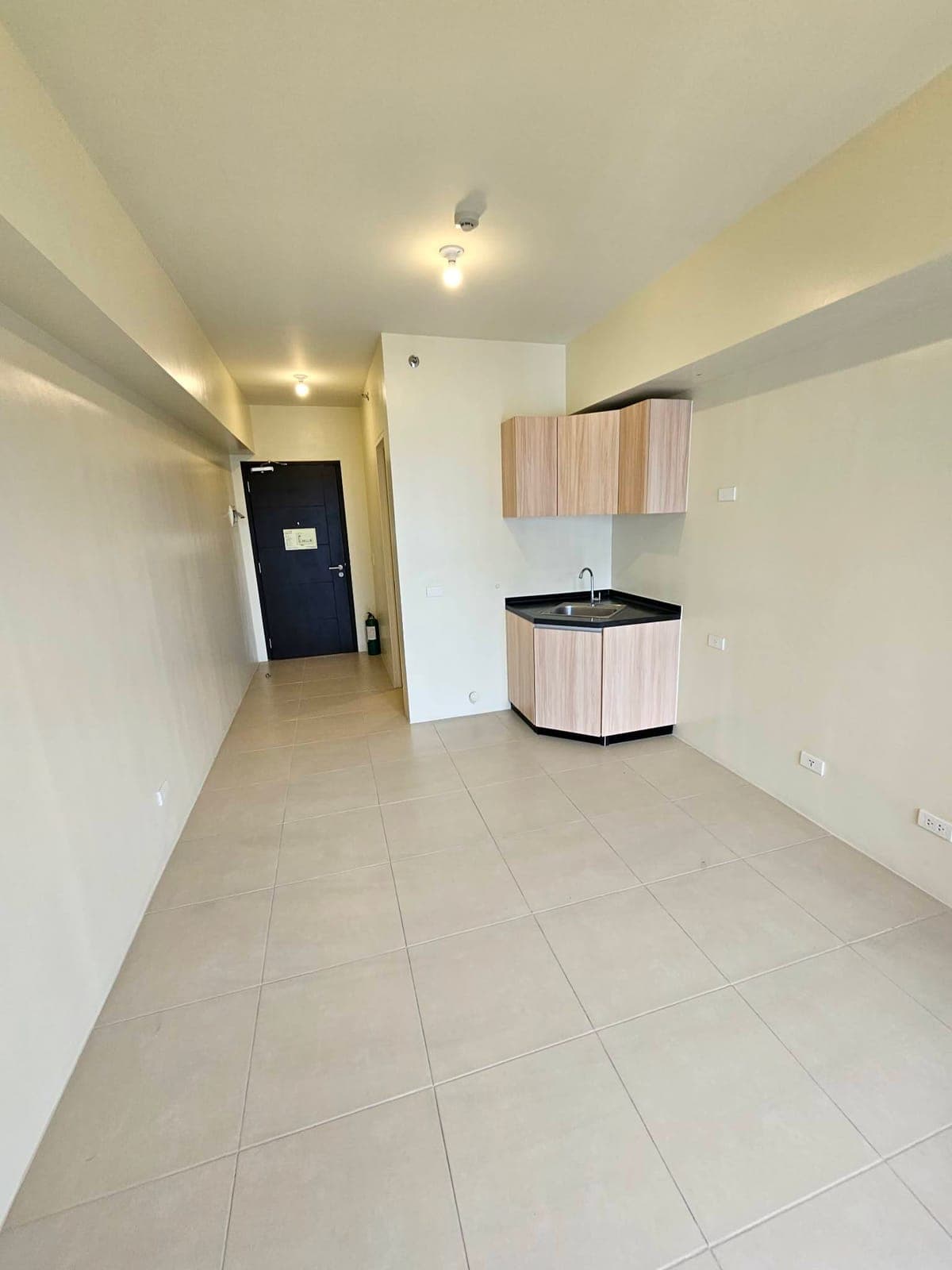 For Rent : Sola 2 Brandnew Studio bare unit with balcony - photo 4