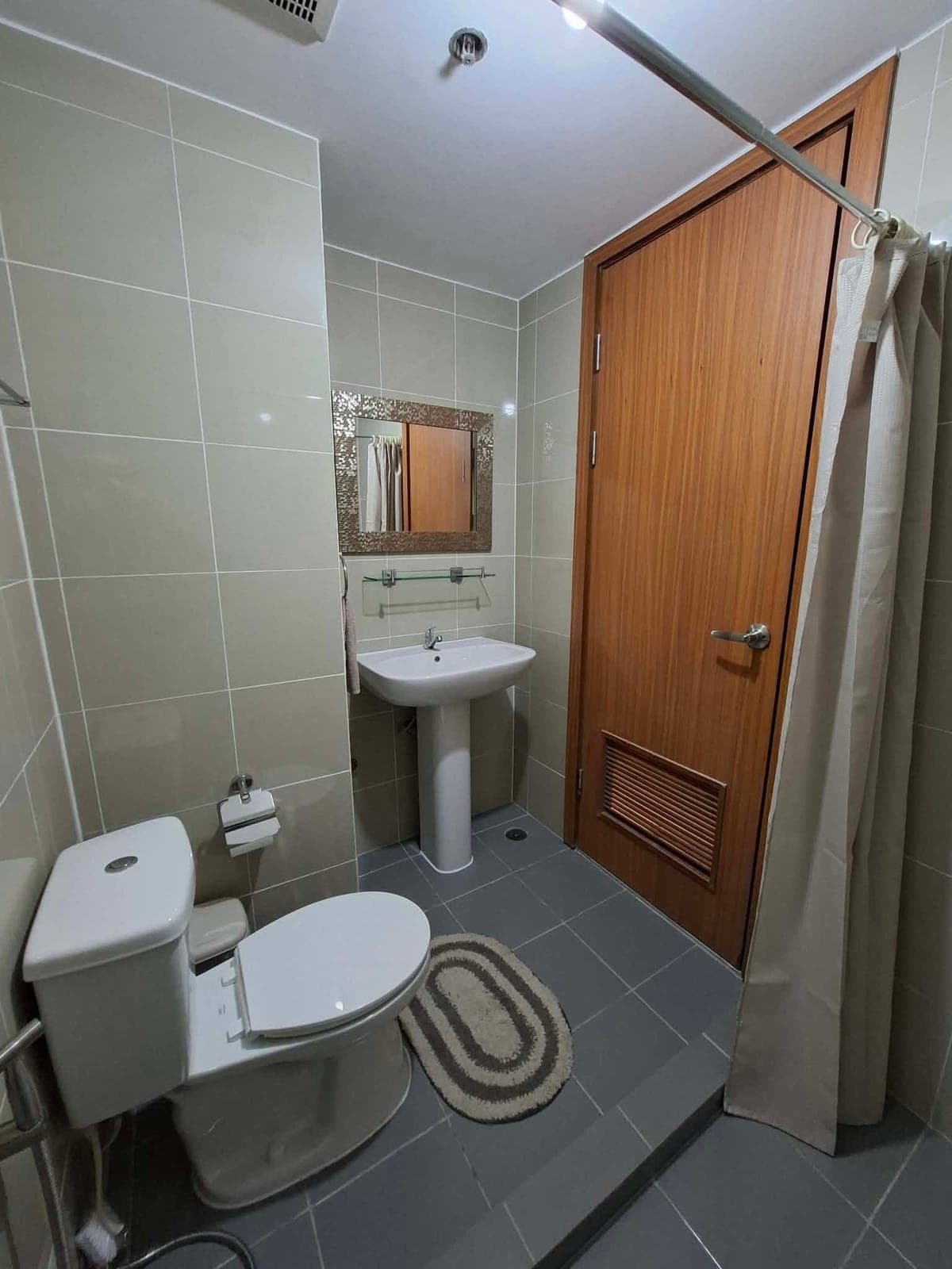 For rent - A newly renovated studio unit ready to move-in in Eton Tower Dela Rosa Corner Rufino Lega... - photo 1