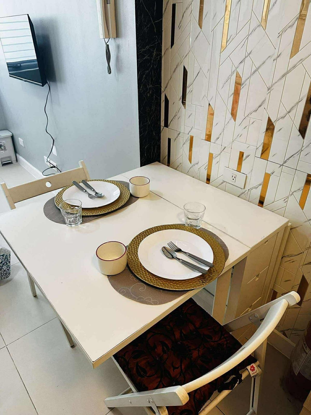 Cozy and Well Furnished studio unit for lease - photo 1