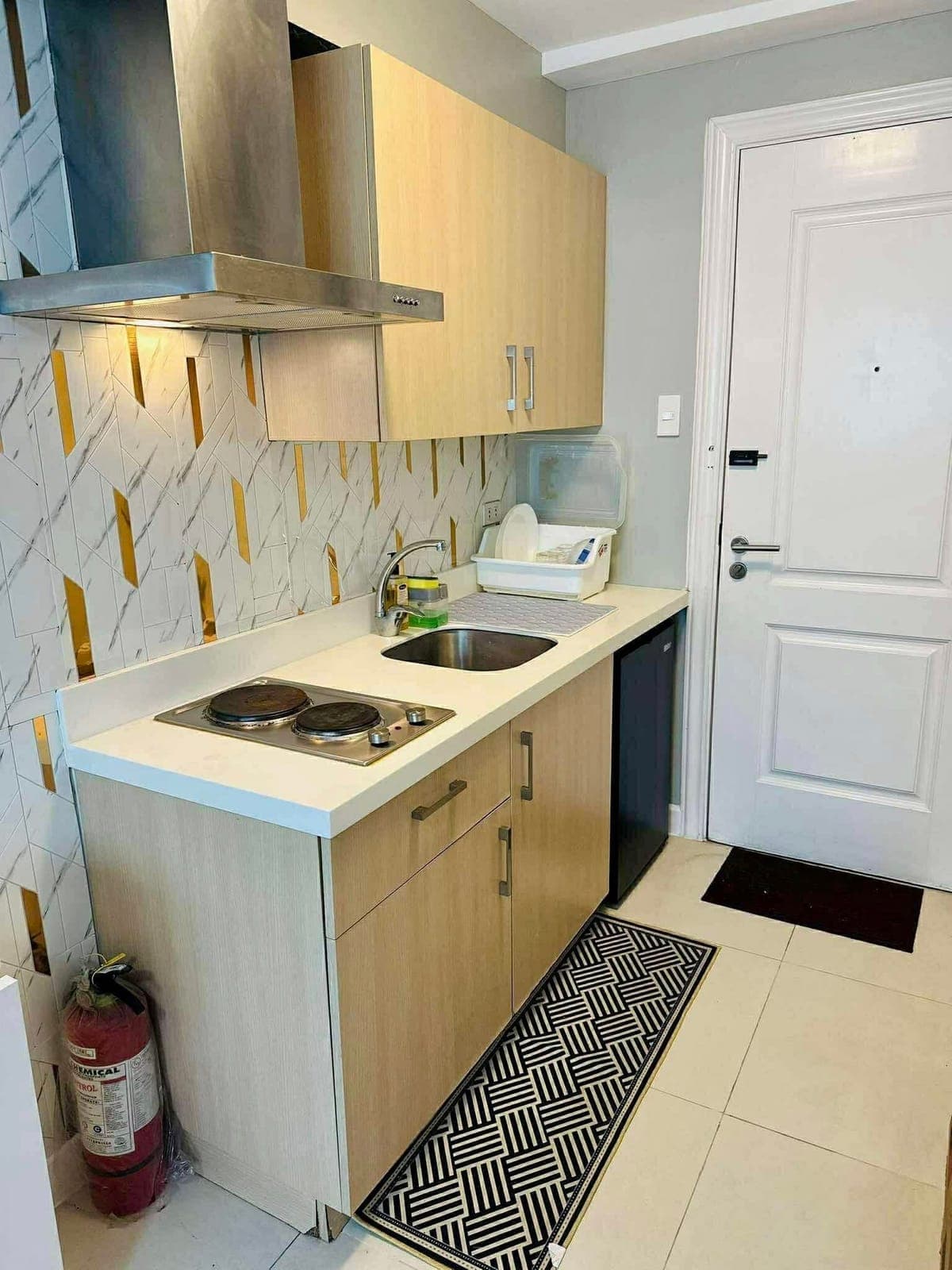 Cozy and Well Furnished studio unit for lease - photo 2