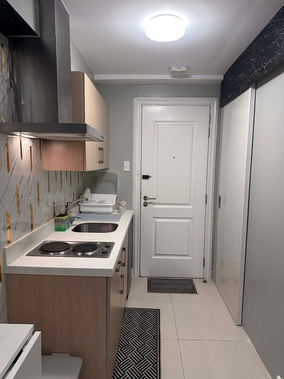 Cozy and Well Furnished studio unit for lease - photo 3