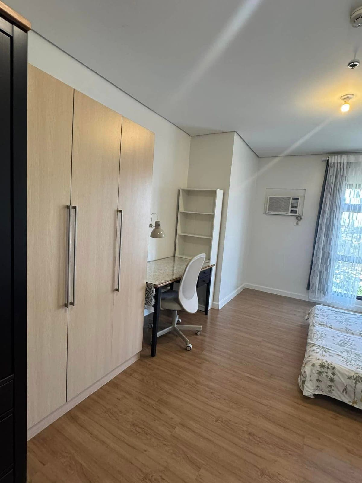 Complete and Well Furnished Studio Unit with balcony  for lease - photo 3