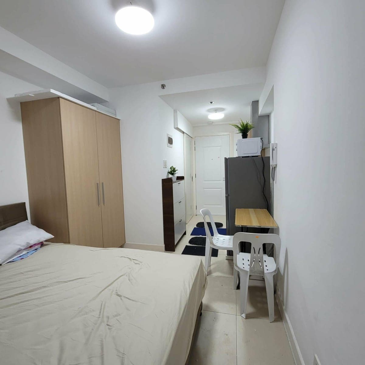 Complete and Well Furnished Studio Unit with balcony  for lease - photo 4