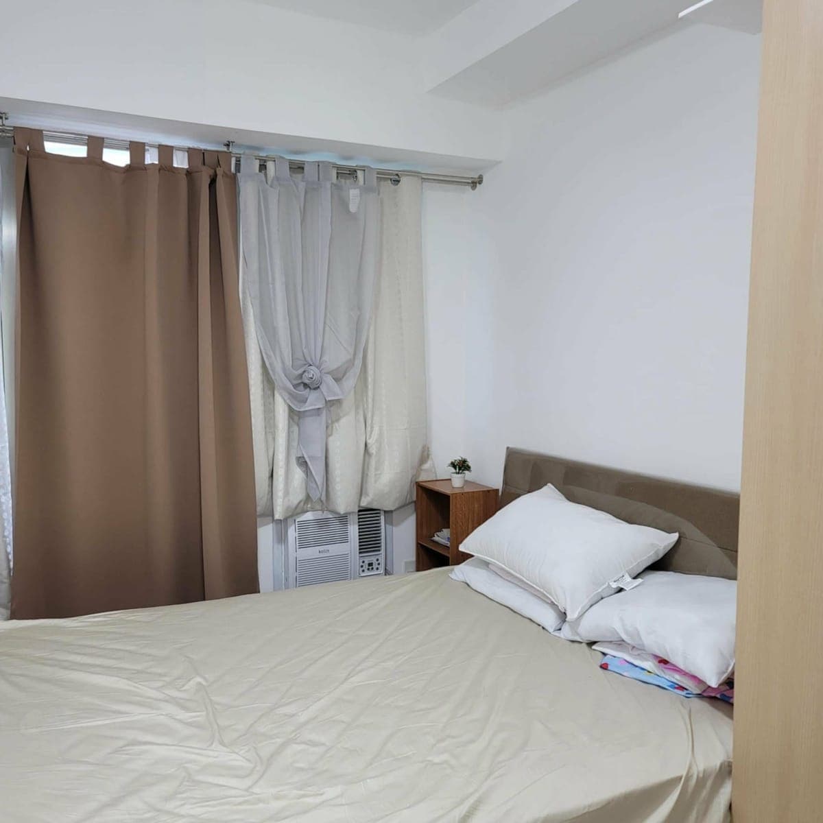 Complete and Well Furnished Studio Unit with balcony  for lease - photo 5