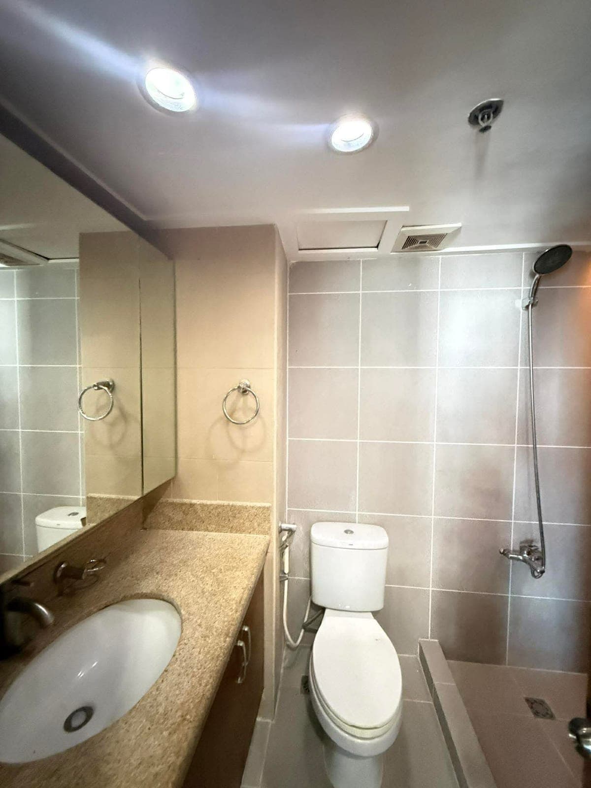 FOR RENT STUDIO UNIT THE REGALIA TOWER B 26th floor (5th ave. P.Tuazon Cubao, Quezon City) beside Sm Hypermarket - photo 1