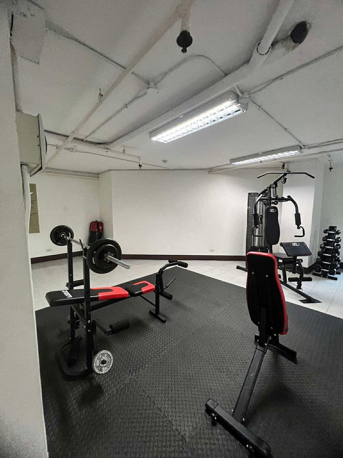 FOR RENT STUDIO UNIT THE REGALIA TOWER B 26th floor (5th ave. P.Tuazon Cubao, Quezon City) beside Sm Hypermarket - photo 3