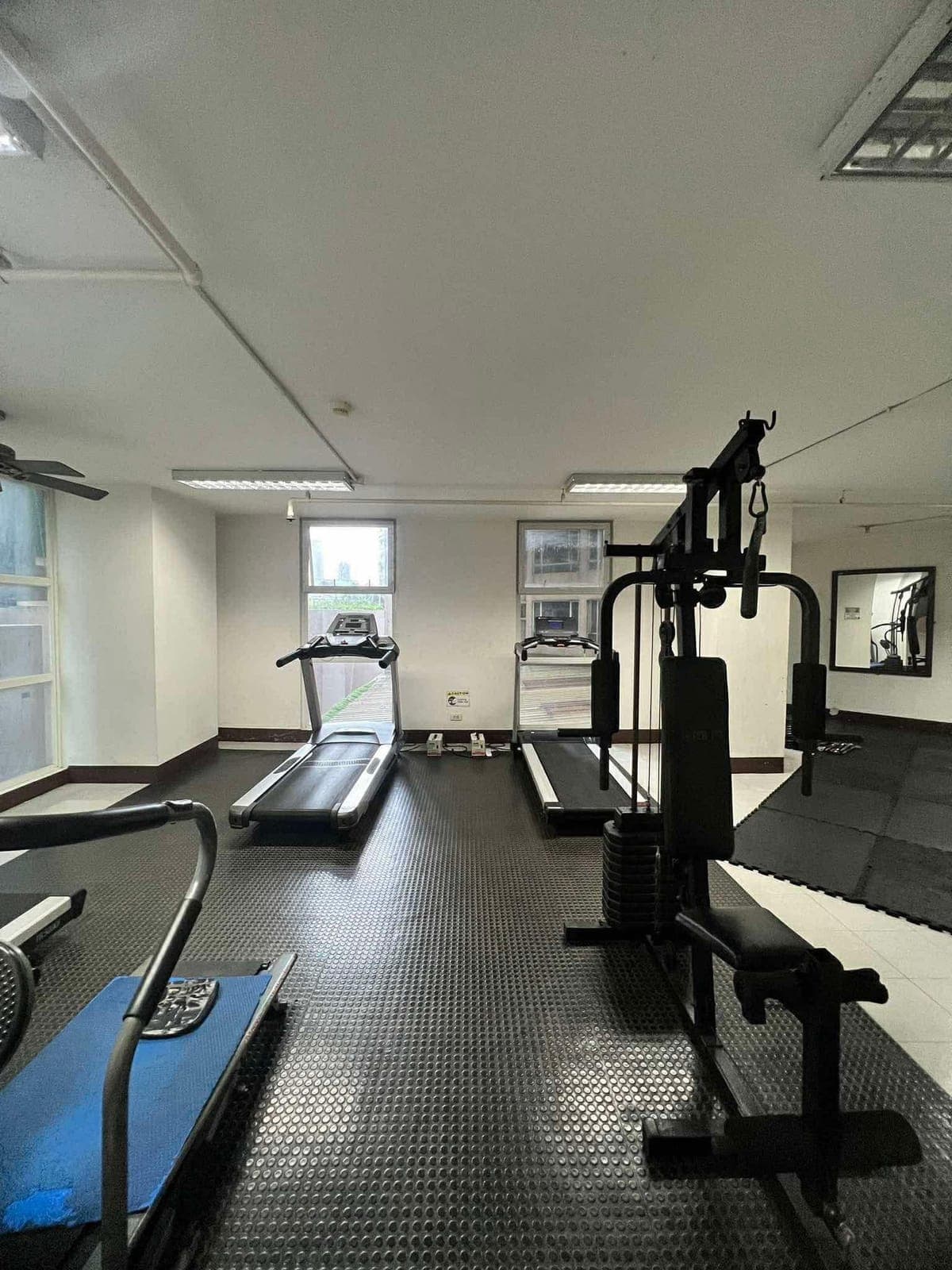 FOR RENT STUDIO UNIT THE REGALIA TOWER B 26th floor (5th ave. P.Tuazon Cubao, Quezon City) beside Sm Hypermarket - photo 4