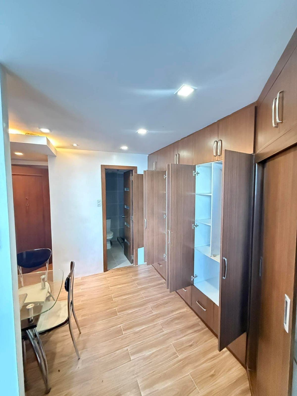 FOR RENT STUDIO UNIT THE REGALIA TOWER B 26th floor (5th ave. P.Tuazon Cubao, Quezon City) beside Sm Hypermarket - photo 5