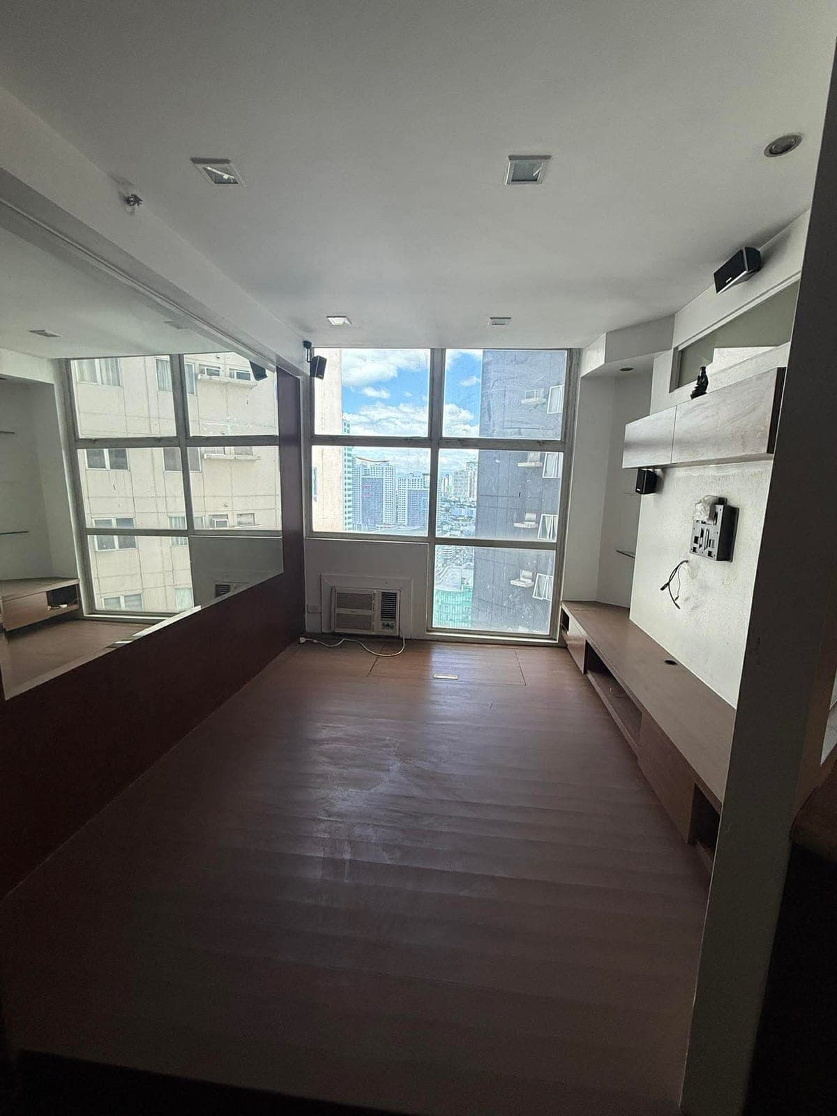FOR RENT STUDIO UNIT THE REGALIA TOWER B 26th floor (5th ave. P.Tuazon Cubao, Quezon City) beside Sm Hypermarket - photo 8