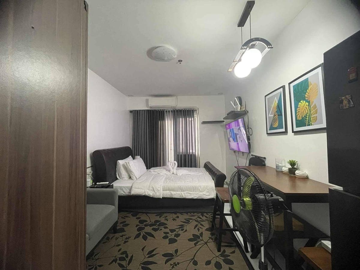 FOR RENT: ₱20,000/month. | Inclusive association dues - photo 1