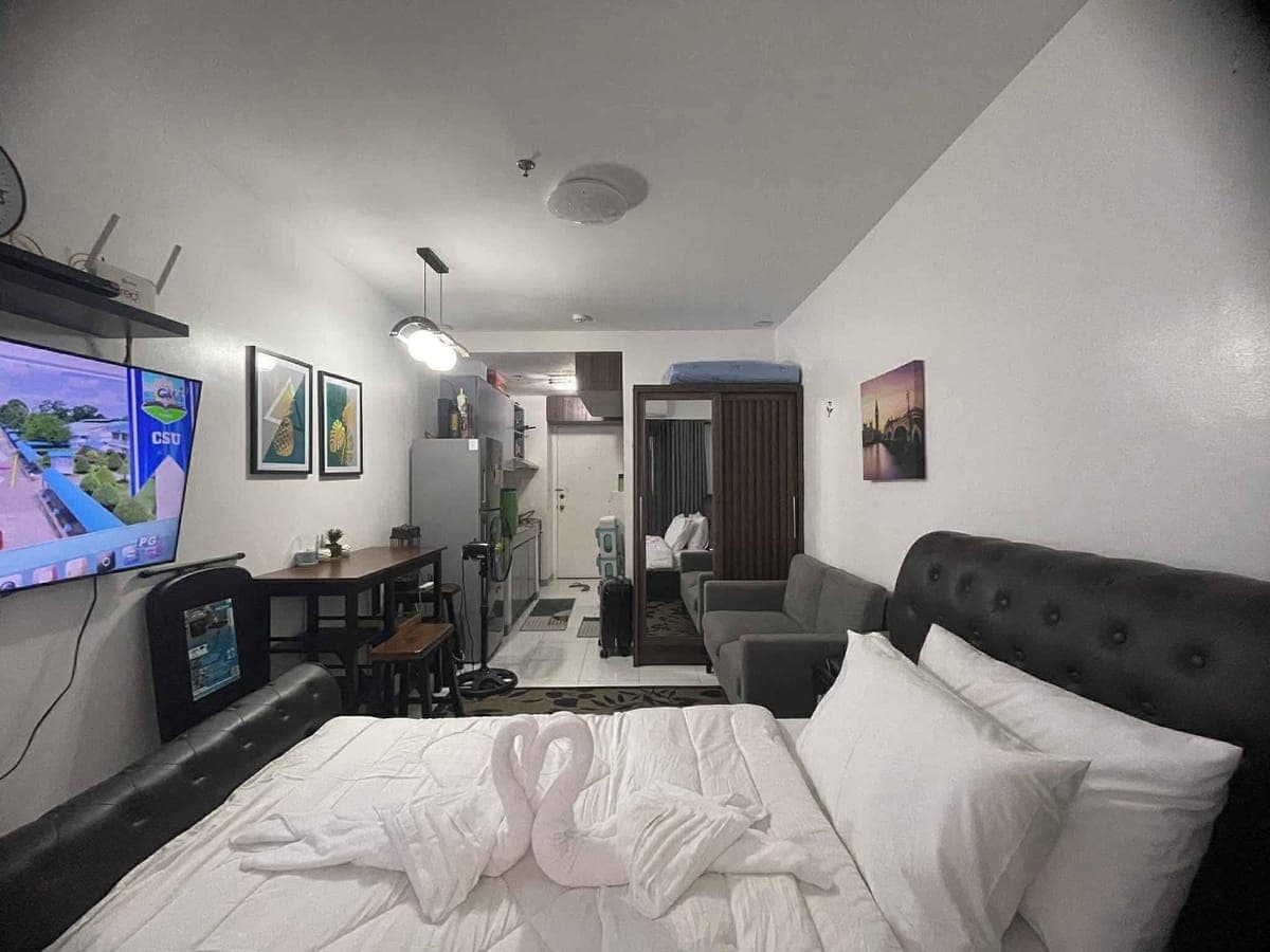 FOR RENT: ₱20,000/month. | Inclusive association dues - photo 7