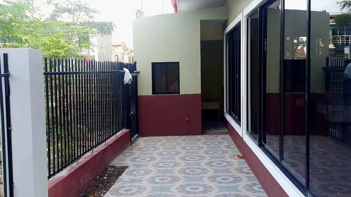 🏡 FOR RENT | UPTOWN LIVING MADE EASY - photo 4