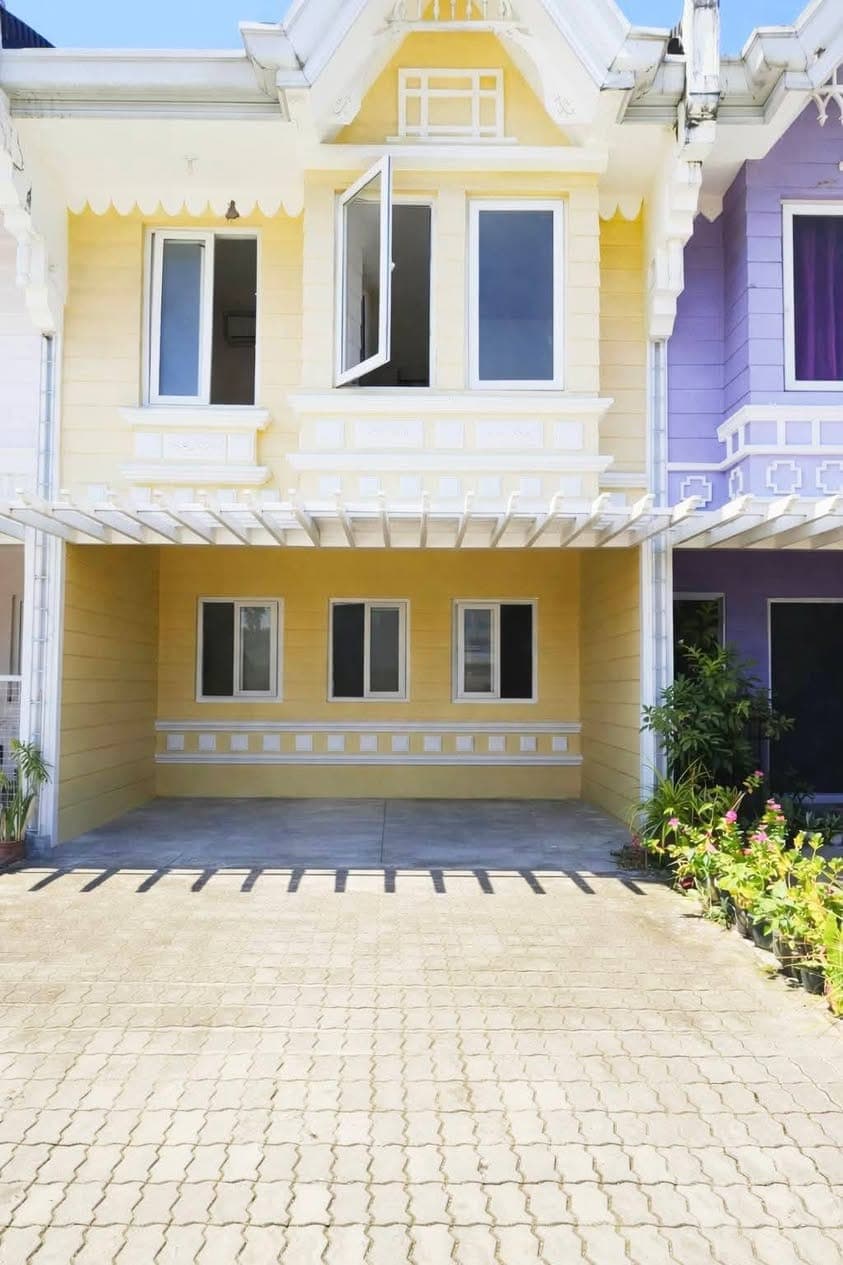 For Rent: 4-Bedroom House (Unfurnished) - photo 1