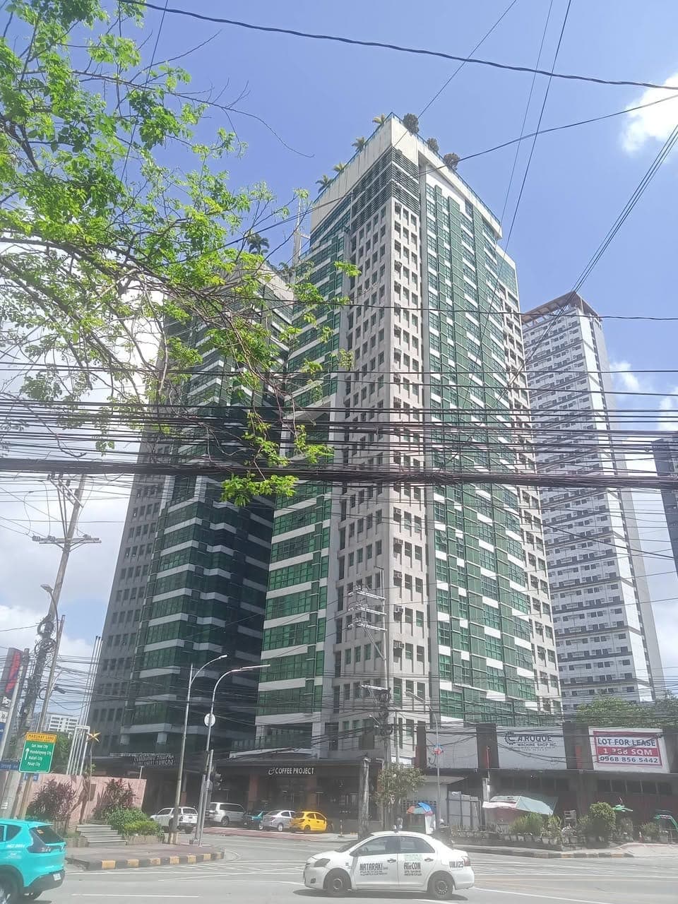 Semi bare studio unit for rent at Symphony tower1 Timog-Sgt Esguerra QC near GMA7  MRT East Av - photo 2
