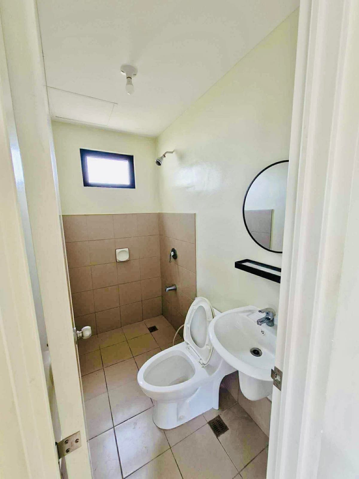 HOUSE FOR RENT IN VERMOSA IMUS NEAR DE LA SALLE ZOBEL SCHOOL - photo 4