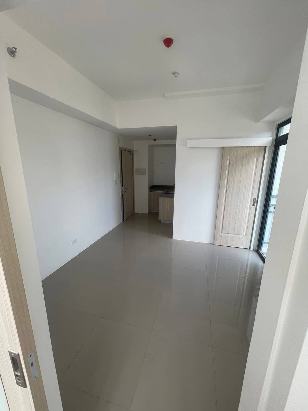 READY FOR VIEWING! Last 2 UNITS. BELOW MARKET PRICE. HARBOUR PARK RESIDENCES 1bedroom facing Makati... - photo 6