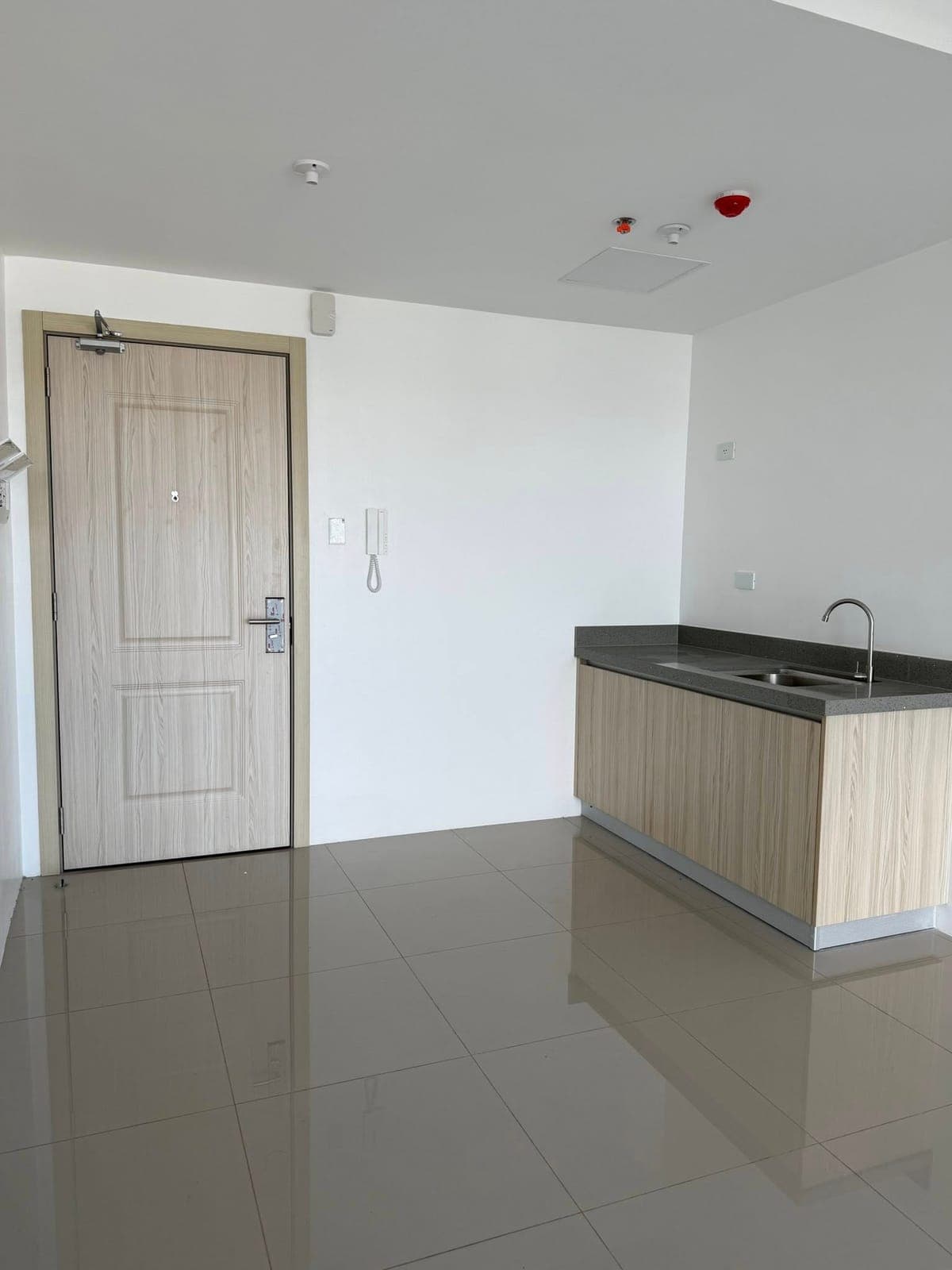 READY FOR VIEWING! Last 2 UNITS. BELOW MARKET PRICE. HARBOUR PARK RESIDENCES 1bedroom facing Makati... - photo 10