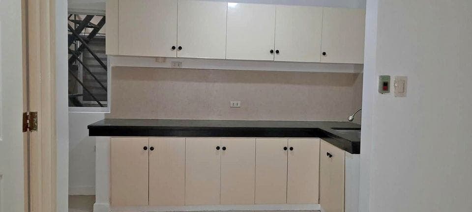 House Apartment Condo unit for Rent in Scout Area with Parking - photo 5