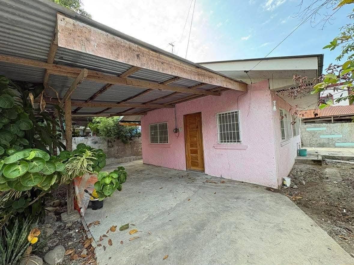 🌟 Cozy and newly renovated home perfect for small families! - photo 2