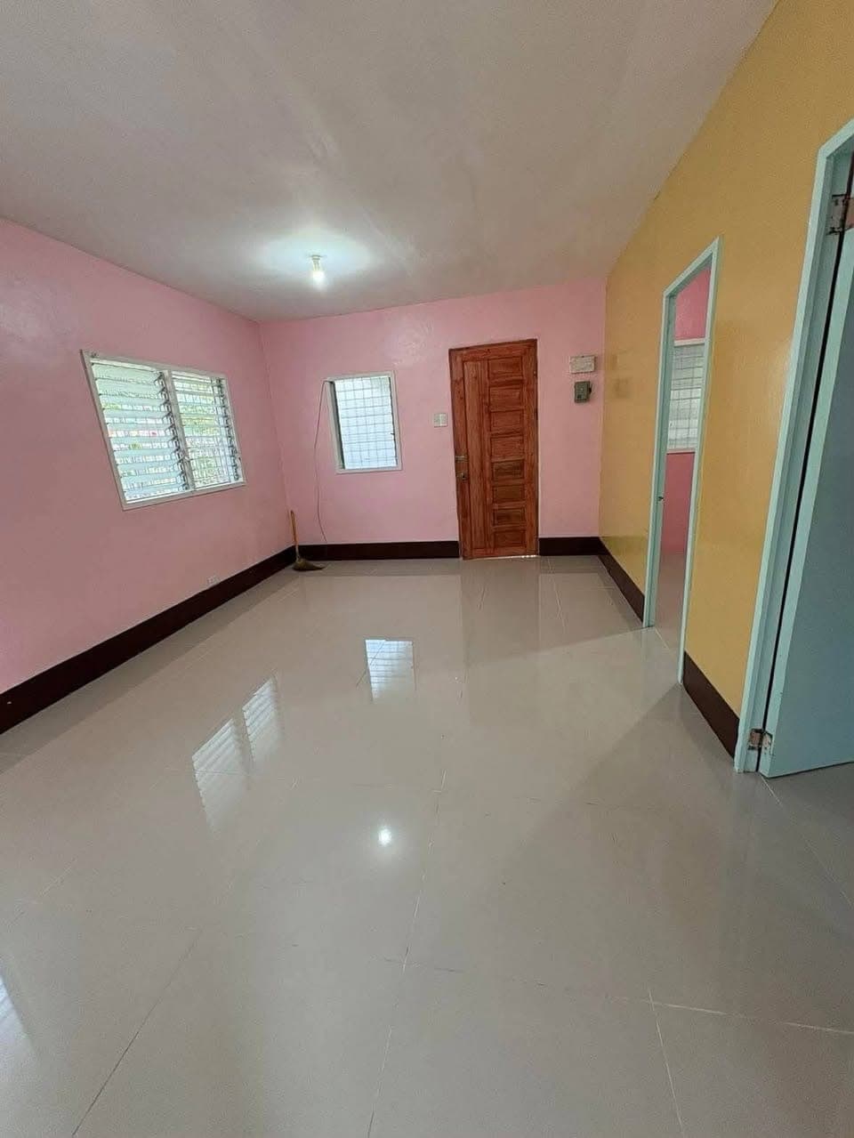 🌟 Cozy and newly renovated home perfect for small families! - photo 5