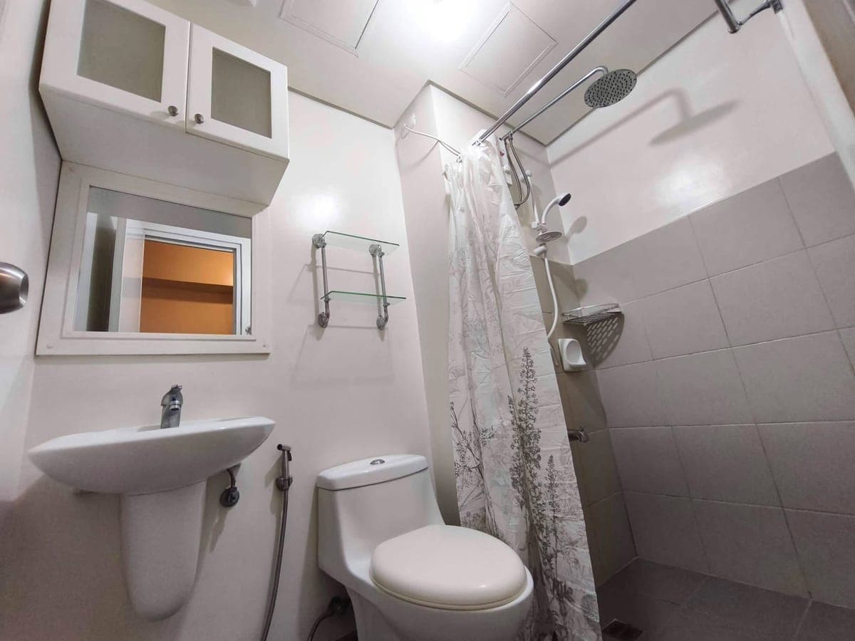 FOR RENT: ₱17,000/month. | Inclusive Association dues - photo 1