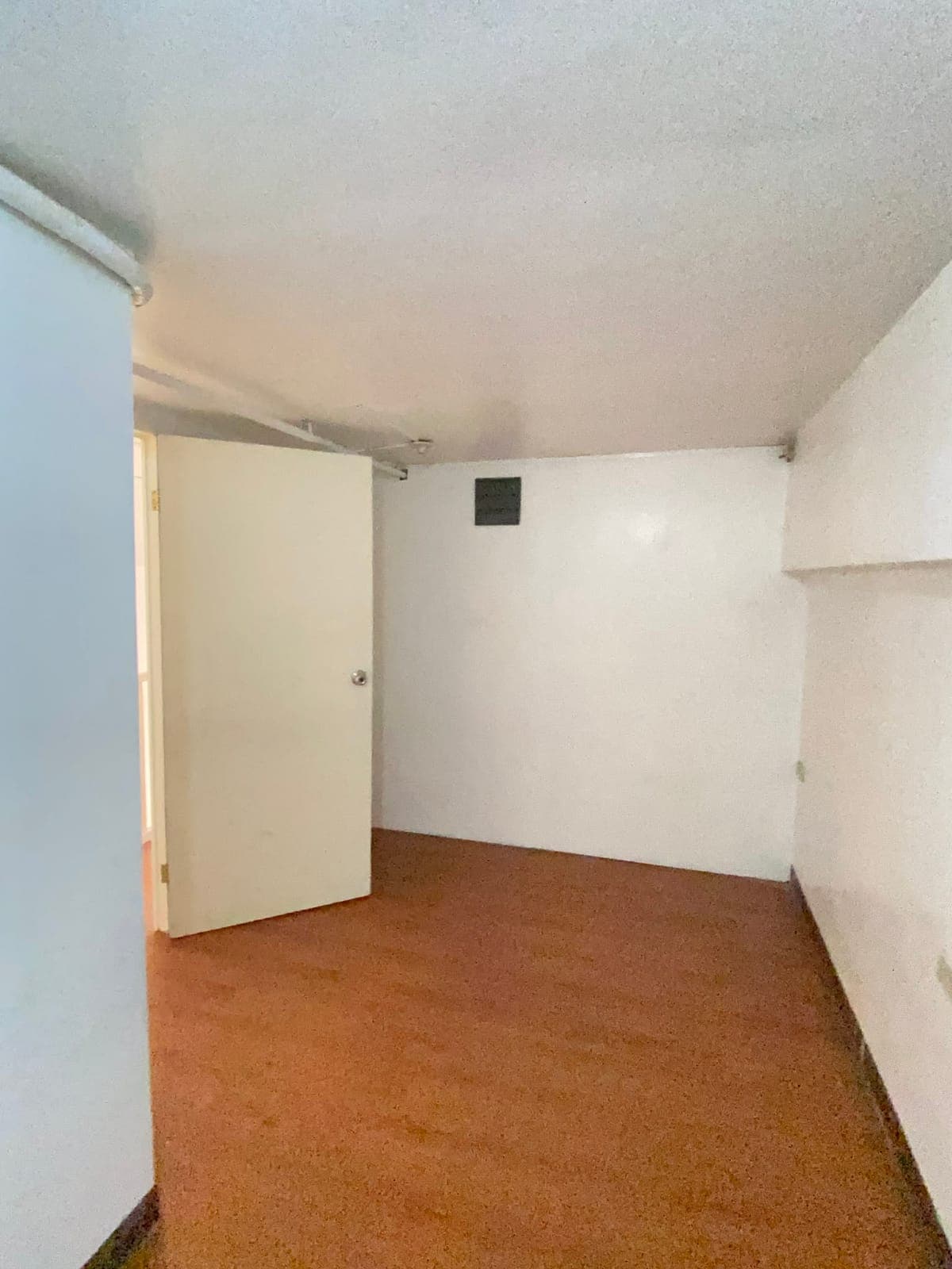 2 Bedroom unit w Balcony for rent. - photo 2