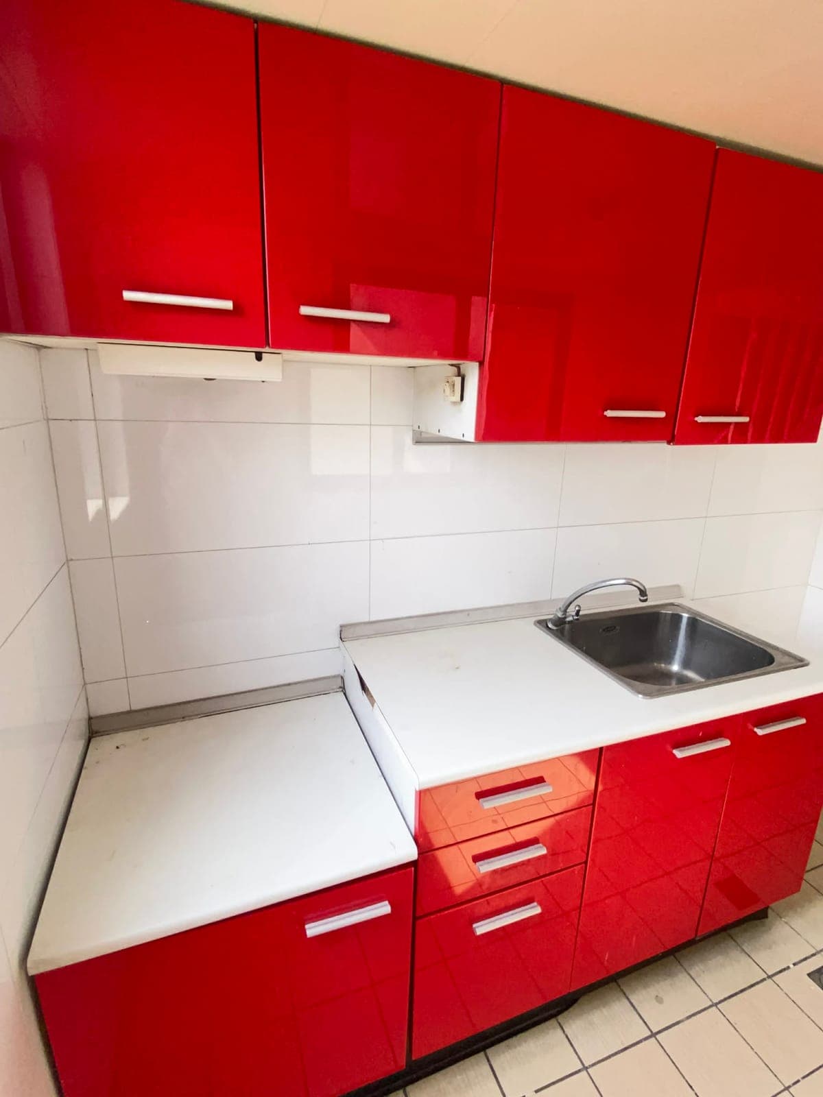 2 Bedroom unit w Balcony for rent. - photo 7