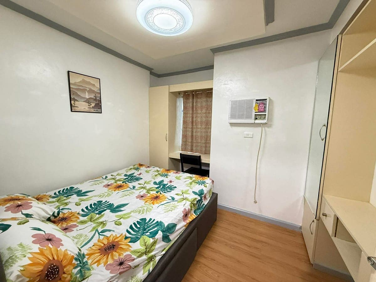 FOR RENT 2 BEDROOM UNIT THE REGALIA TOWER A 11th floor (5th ave. P.Tuazon Cubao, Quezon City) beside Sm Hypermarket - photo 1