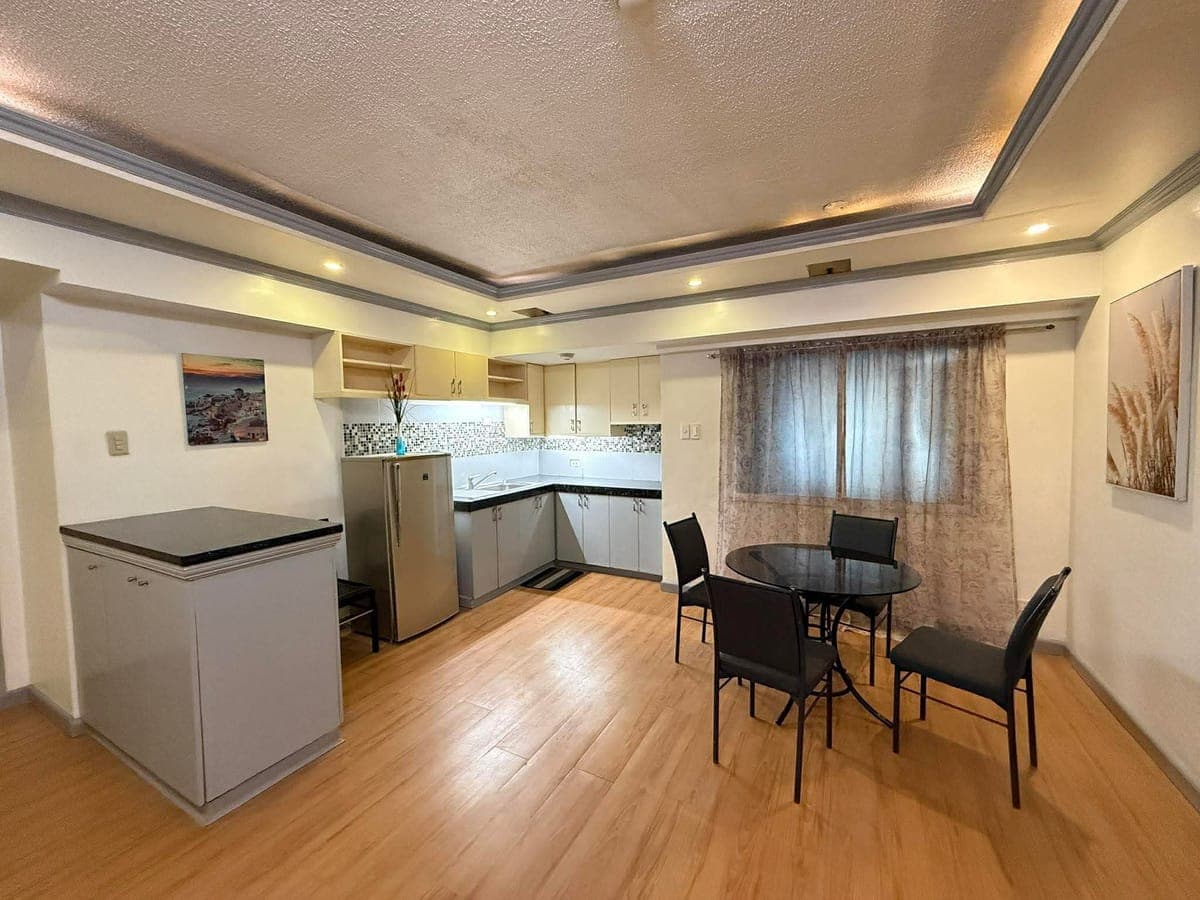 FOR RENT 2 BEDROOM UNIT THE REGALIA TOWER A 11th floor (5th ave. P.Tuazon Cubao, Quezon City) beside Sm Hypermarket - photo 6