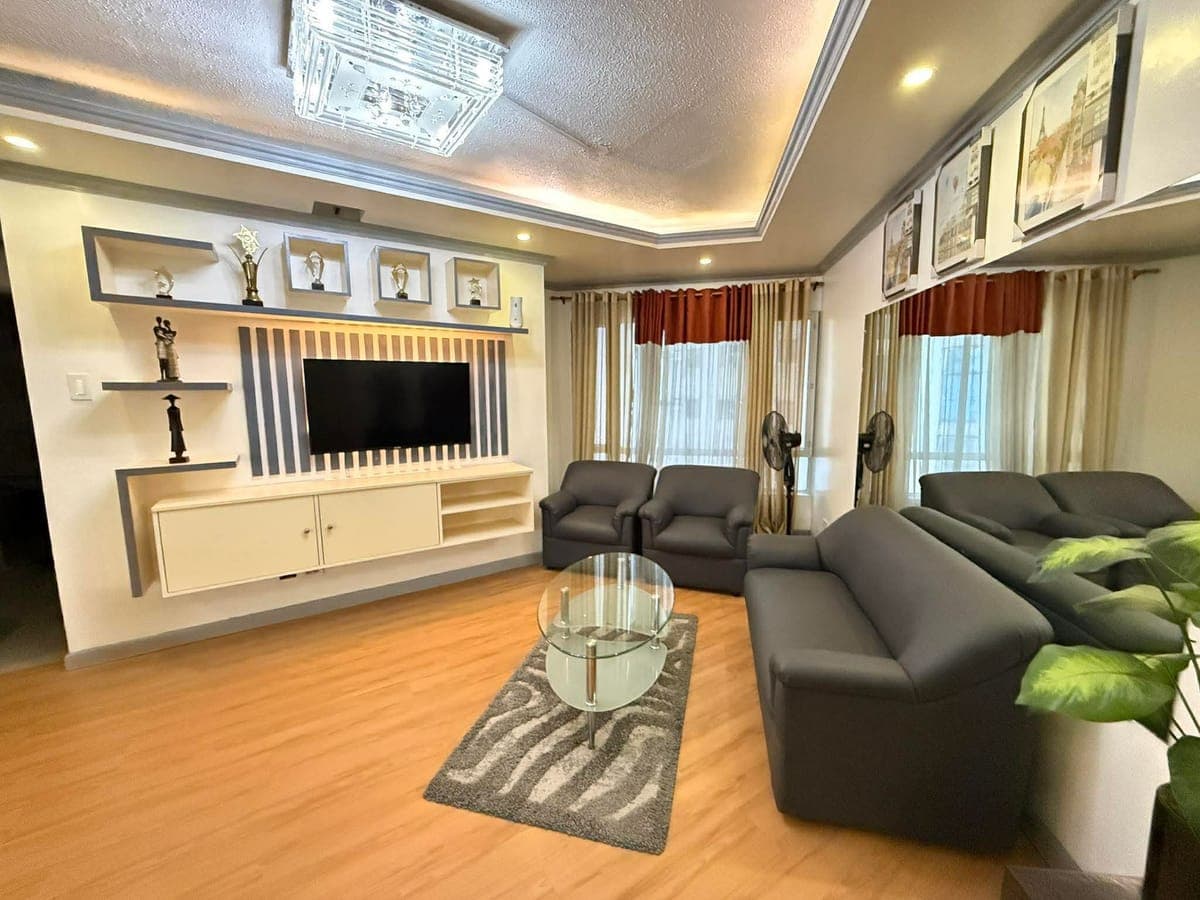 FOR RENT 2 BEDROOM UNIT THE REGALIA TOWER A 11th floor (5th ave. P.Tuazon Cubao, Quezon City) beside Sm Hypermarket - photo 7