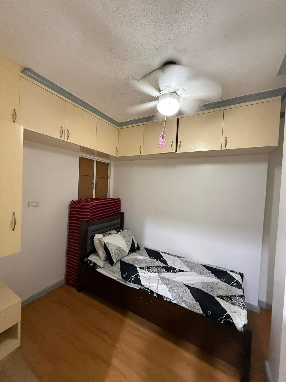 FOR RENT 2 BEDROOM UNIT THE REGALIA TOWER A 11th floor (5th ave. P.Tuazon Cubao, Quezon City) beside Sm Hypermarket - photo 8