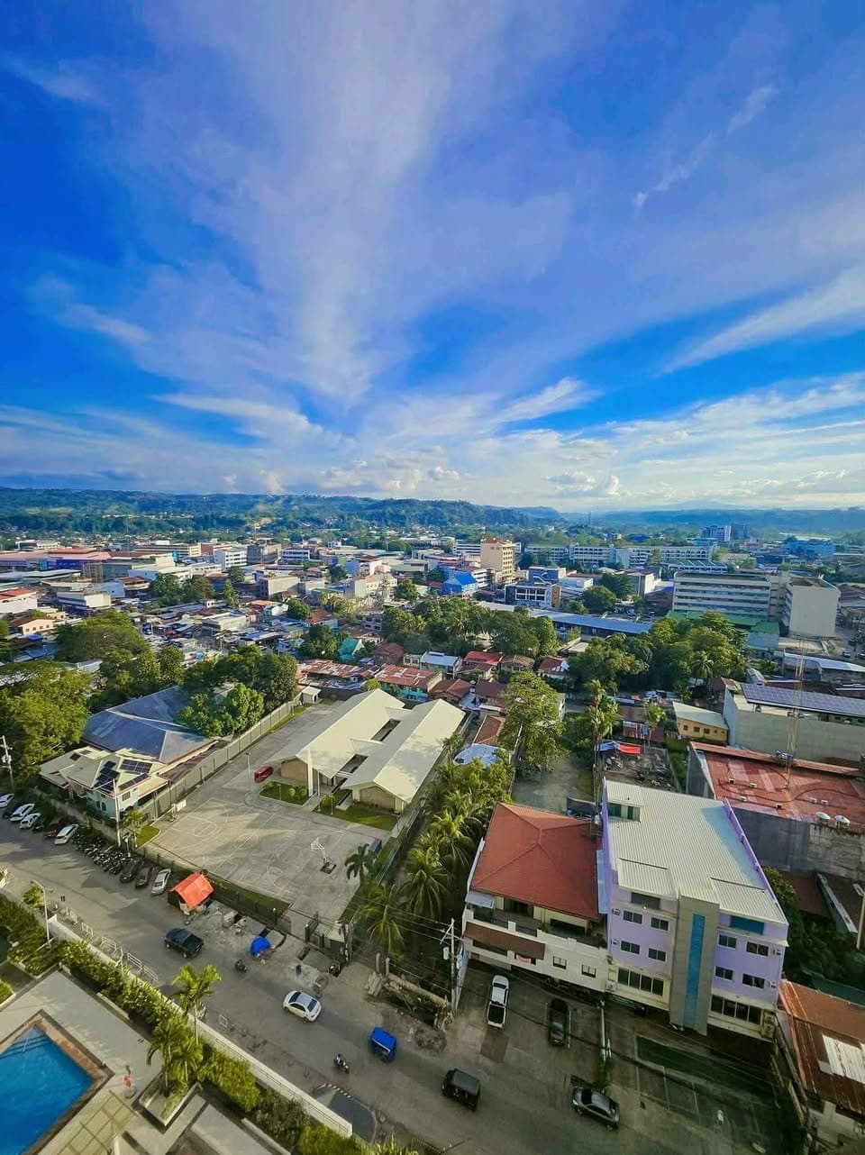 🌟 Cozy high-floor condo with pool view + parking included! - photo 1