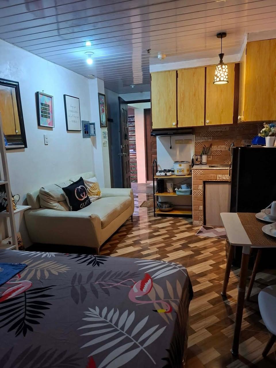 🌟 Affordable studio living with balcony—perfect for city dwellers! - photo 1