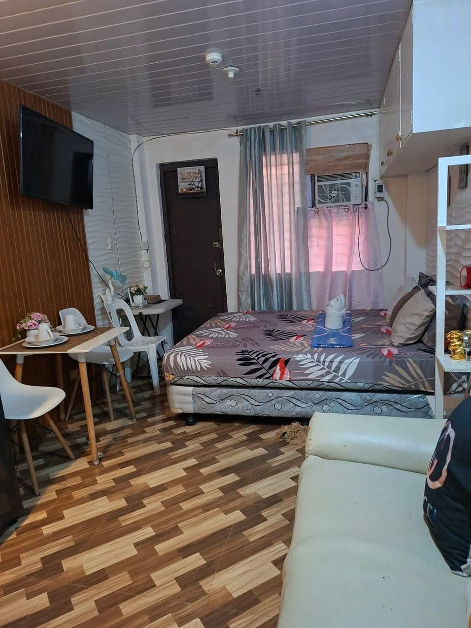 🌟 Affordable studio living with balcony—perfect for city dwellers! - photo 2