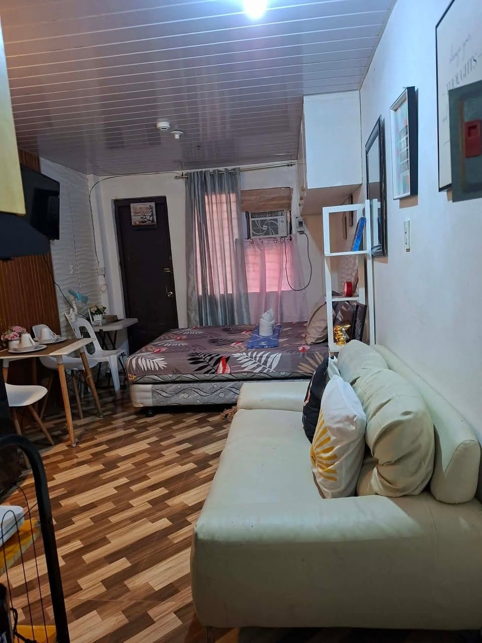 🌟 Affordable studio living with balcony—perfect for city dwellers! - photo 4