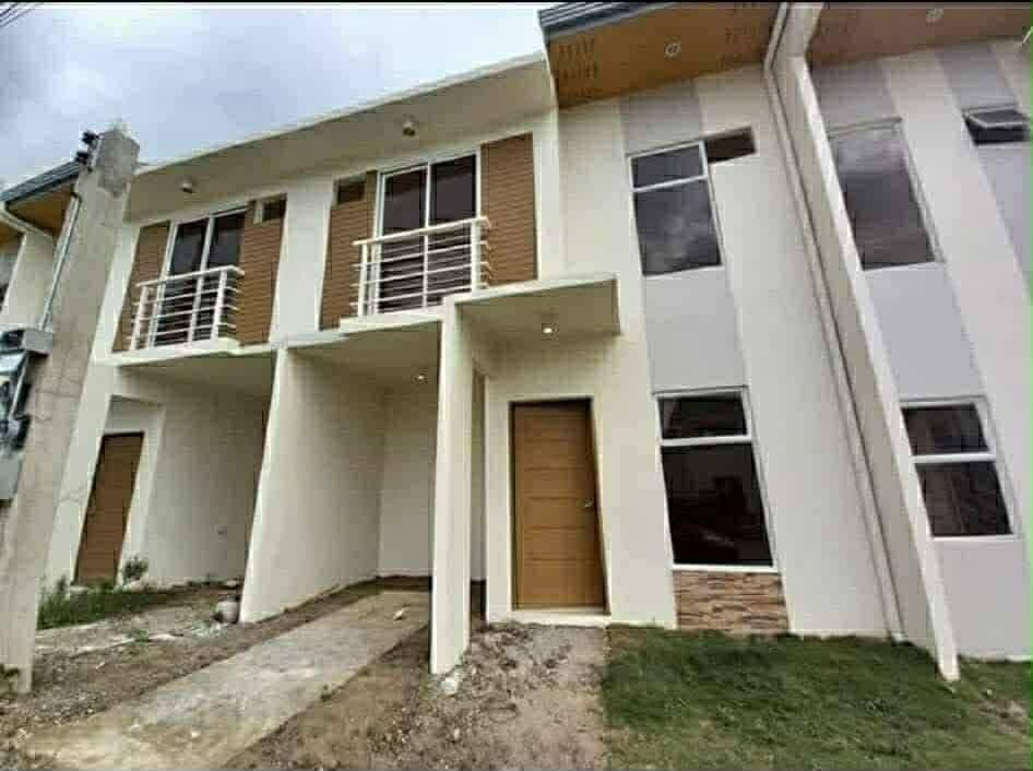 HOUSE FOR RENT VELMIRO UPTOWN (near gate) - photo 1