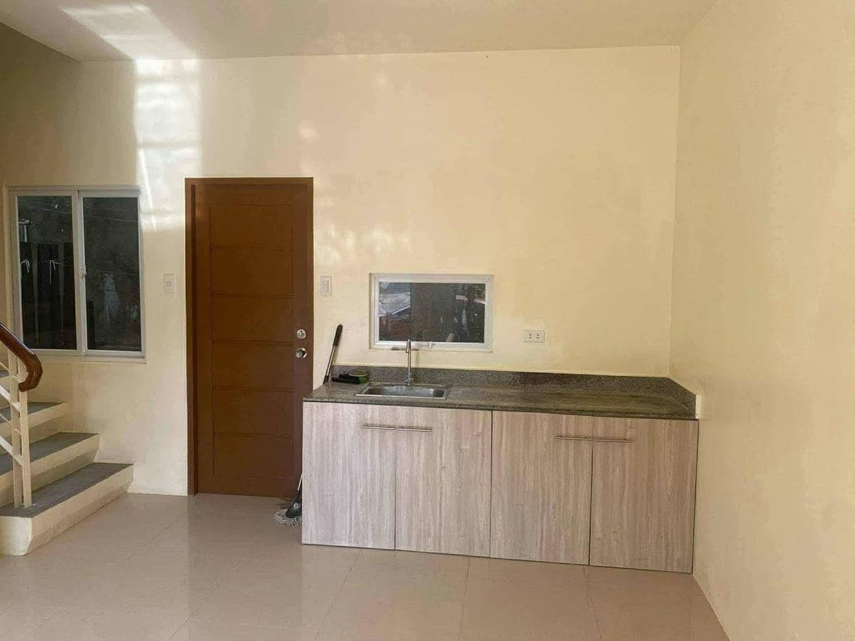 HOUSE FOR RENT VELMIRO UPTOWN (near gate) - photo 3