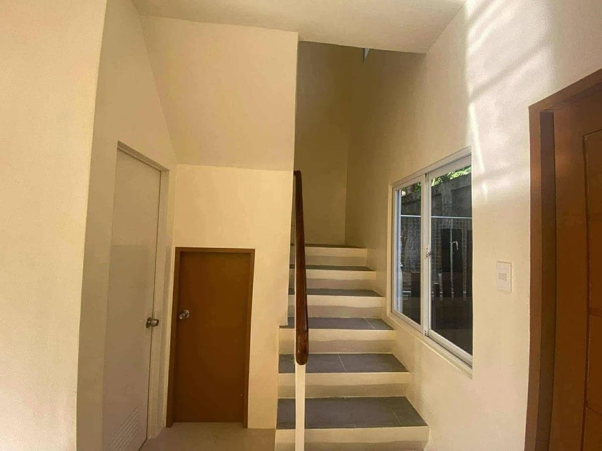 HOUSE FOR RENT VELMIRO UPTOWN (near gate) - photo 5